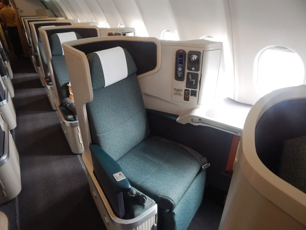 business class airplane seat e1709948802811